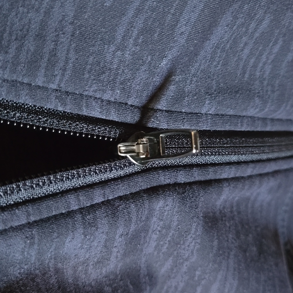 Men’s lululemon, like new. - Picture 9 of 10
